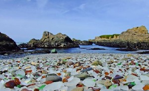 Glass Beach, una hermosa playa de residuos - glass-beach-11-300x183