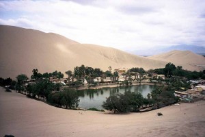 Una sirena habita en el oasis de Huacachina - huacachina-6-300x200
