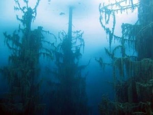 Como en una peli de piratas del Caribe - lago-kaindy-7-300x225