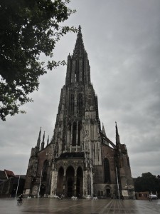 Ulm, ciudad de Einstein y encuentro con el Medievo - Catedral-de-Ulm-225x300