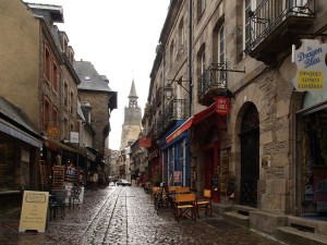 Dinan: un paraíso histórico en la Bretaña francesa. - dinan-3-300x225