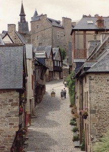 Dinan: un paraíso histórico en la Bretaña francesa. - dinan-4-215x300