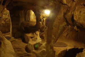 Derinkuyu, historia y misterio bajo tierra. - derinkuyu-4-300x200