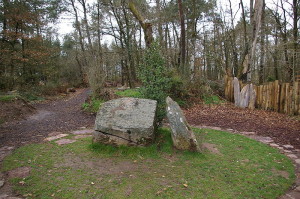 Brocelandia, el bosque encantado - Merlin-s-Tomb-300x199