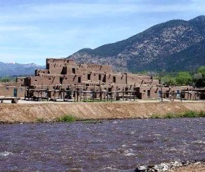 Taos (Nuevo México) - Pueblo-de-Taos-300x252