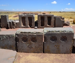 Los misterios de Tiahuanaco - Puma-Punku-300x255