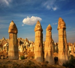 Viajar a Capadocia - Valle-del-Amor-300x273