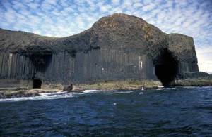 Isla de Staffa y Gruta Fingal - staffa-300x195