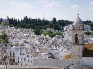 Alberobello: un precioso ejemplo de arquitectura popular en Italia - Alberobello-300x225