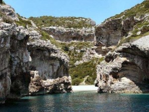 Stiniva, el paraíso del  Adriático - Stinivacovevis-300x225