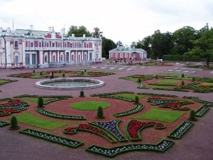 Tallín, la ciudad medieval Hanseática de Estonia - Tallinn_park_kadrioru-300x225