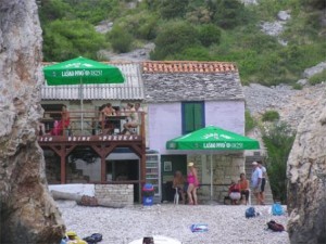 Stiniva, el paraíso del  Adriático - stinivarestaurant-300x225