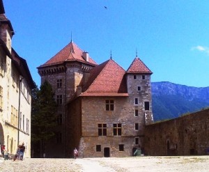 Annecy, la "pequeña Venecia" de los Alpes - Castillo-300x247