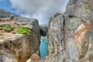 Observar el mundo desde una piedra - Kjeragbolten-300x200