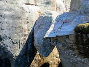 Observar el mundo desde una piedra - Kjeragbolten-Rogaland-Norway-300x225
