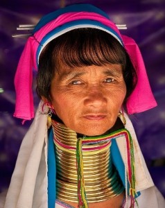 Karen Padagung, la aldea de las mujeres jirafa - Mujer-Padaung-238x300