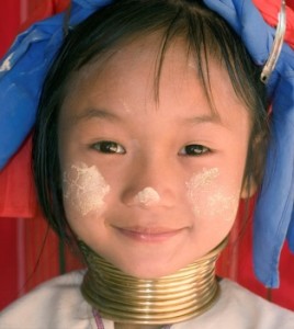 Karen Padagung, la aldea de las mujeres jirafa - Niña-Padaung-268x300 Karen Padagung, la aldea de las mujeres jirafa - Niña-Padaung-268x300