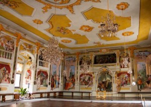 Cesky Krumlov, el tesoro del río Moldava - Sala-de-fiestas-del-Castillo-de-Cesky-Krumlov-300x214