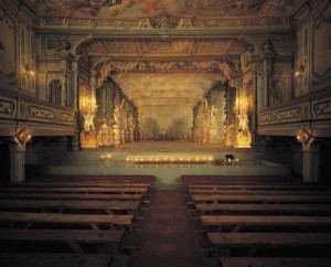 Cesky Krumlov, el tesoro del río Moldava - Teatro-300x242