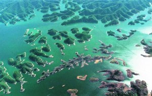 Shi Cheng, la ciudad sumergida bajo el lago de las mil islas - Lago-de-las-Mil-Islas-China-300x190
