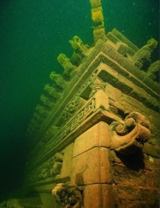 Shi Cheng, la ciudad sumergida bajo el lago de las mil islas - Templo-Shi-Cheng-231x300 Shi Cheng, la ciudad sumergida bajo el lago de las mil islas - Templo-Shi-Cheng-231x300