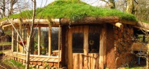 Glamping o acampadas para sibaritas - hobbit-house-300x139 Glamping o acampadas para sibaritas - hobbit-house-300x139
