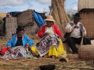 Las islas de los uros - Isla-flotante-Los-Uros-300x225 Las islas de los uros - Isla-flotante-Los-Uros-300x225