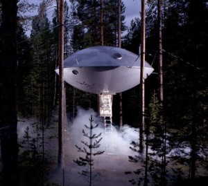 Hoteles OVNI. - UFO-treehotels-300x269