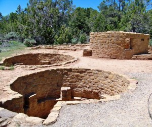 El Parque Nacional de Mesa Verde - Kivas-300x252 El Parque Nacional de Mesa Verde - Kivas-300x252