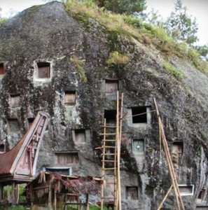 Sulawesi, el hogar de los Toraja - Nichos-en-la-roca-297x300 Sulawesi, el hogar de los Toraja - Nichos-en-la-roca-297x300