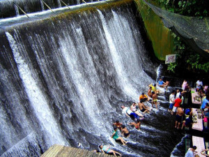 La cascada de Labassin - Villa-Escudero-Restaurant-300x225