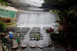 La cascada de Labassin - Villa-Escudero-restaurante-300x200