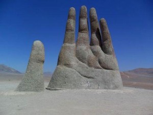 La Mano del Desierto - Mano-del-desierto-de-Mario-Irrarazaval-300x225
