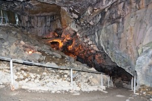 Ebenalp (Suiza) - Wildkirchli_innen-300x200