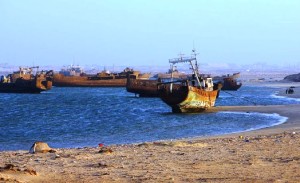 El cementerio de barcos de Nouadhibou - nouadhibou-08-300x183