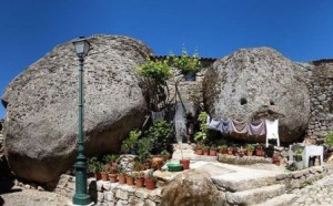 Monsanto (Portugal) - Monsanto-pueblo-portugues-integrado-piedra-300x186