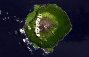 Tristan da Cunha, la isla más remota del mundo. - Tristan_da_Cunha_ASTER-300x194
