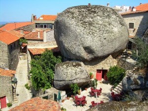 Monsanto (Portugal) - Village-Of-Monsanto-in-Portugal-11-300x225