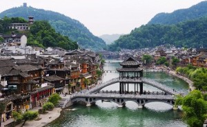 Fenghuang (China) - article-2694582-1FAFFE5900000578-986_964x644-300x185