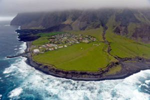 Tristan da Cunha, la isla más remota del mundo. - hmsrichmond31oct132-300x200