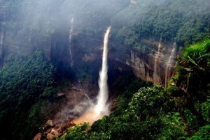 Cherrapunji: el lugar más lluvioso del mundo. - nohkalikai_falls_b-300x201