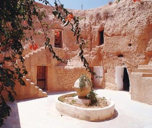 Matmata, las casas cueva de los bereberes - troglodyte-home-matmata-300x253