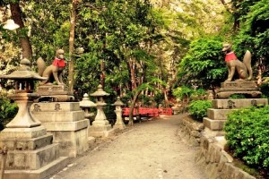 El santuario Fushimi Inari-Taisha - FushimiInariTaisha伏見稲荷大社KyotoJapan-300x200