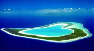 Día de los enamorados: viajes a la isla del corazón - heart_shaped-tupai-island-bora-bora-french-polynesia-300x164