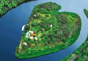 Día de los enamorados: viajes a la isla del corazón - makepeace-Island-300x210