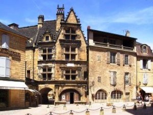 Sarlat-la-Canéda (Francia) - 6134_370x246_osobnyak_boeti-300x226