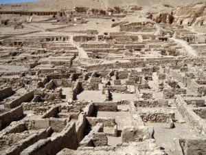 Deir el-Medina: la ciudad de los artesanos - Deir_el_madina-3-300x225 Deir el-Medina: la ciudad de los artesanos - Deir_el_madina-3-300x225
