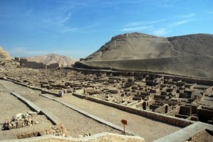 Deir el-Medina: la ciudad de los artesanos - deir-el-medina-en-valle-de-los-artesanos-300x200