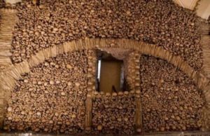 La capilla de los huesos (Portugal) - capilla-de-los-huesos-300x194