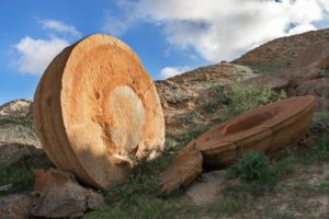 Torysh: el Valle de las Esferas - spherical-concretions-field-mangistau-kazakhstan-1-small-300x200